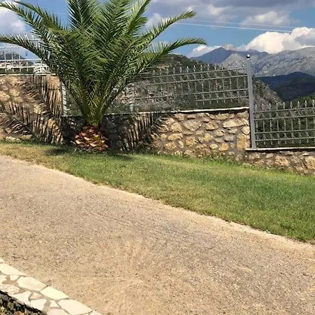 Villa Entire 6 Bed Ensuite - Infinity Pool Megali Mantineia