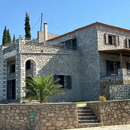 Entire 6 Bed Ensuite - Infinity Pool Megali Mantineia