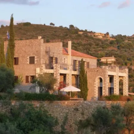 Entire 6 Bed Ensuite - Infinity Pool * Megali Mantineia