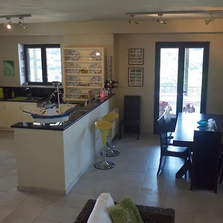 Entire 6 Bed Ensuite - Infinity Pool