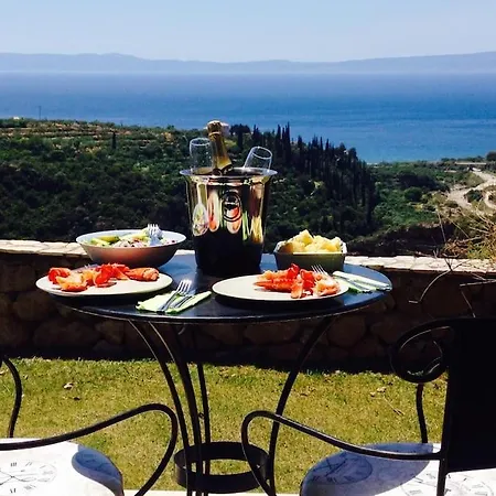 Entire 6 Bed Ensuite - Infinity Pool * Megali Mantineia