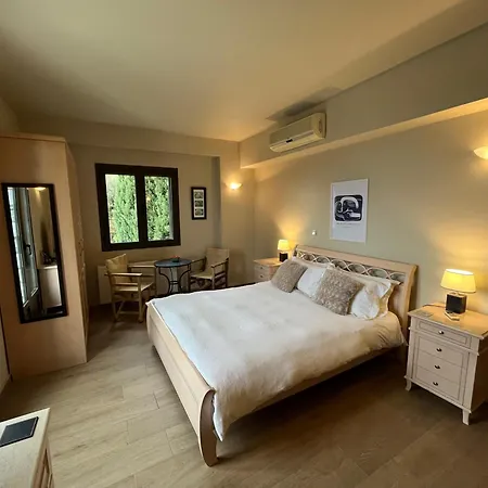 Entire 6 Bed Ensuite - Infinity Pool Villa Megali Mantineia