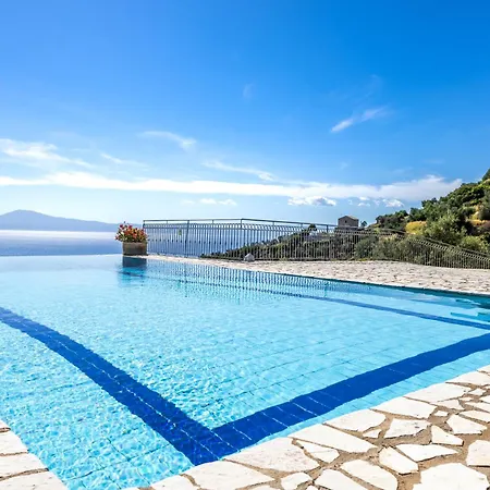 Entire 6 Bed Ensuite - Infinity Pool