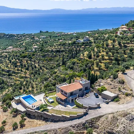 Entire 6 Bed Ensuite - Infinity Pool * Megali Mantineia