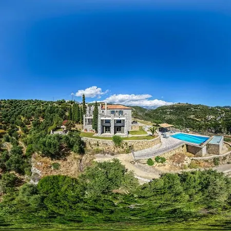 Villa Entire 6 Bed Ensuite - Infinity Pool Megali Mantineia