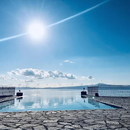 Entire 6 Bed Ensuite - Infinity Pool