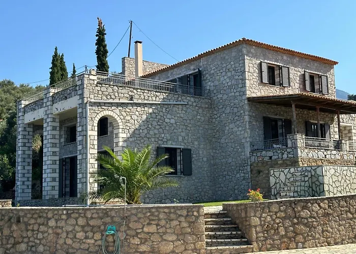 Entire 6 Bed Ensuite - Infinity Pool Megali Mantineia