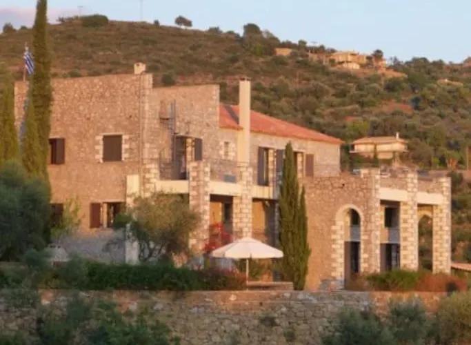 Entire 6 Bed Ensuite - Infinity Pool * Megali Mantineia