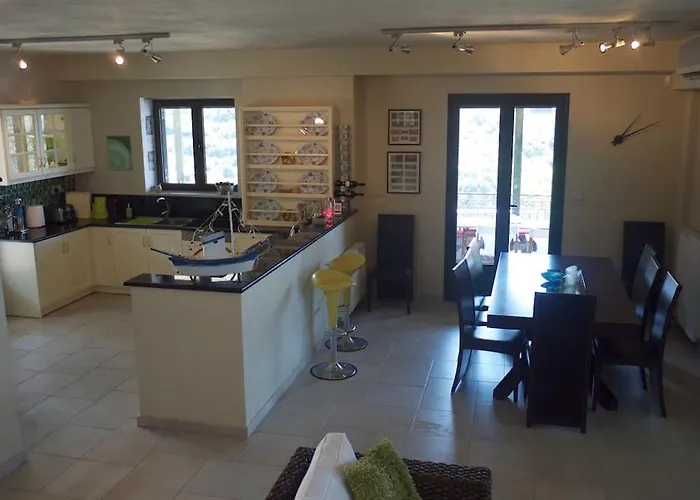 Entire 6 Bed Ensuite - Infinity Pool