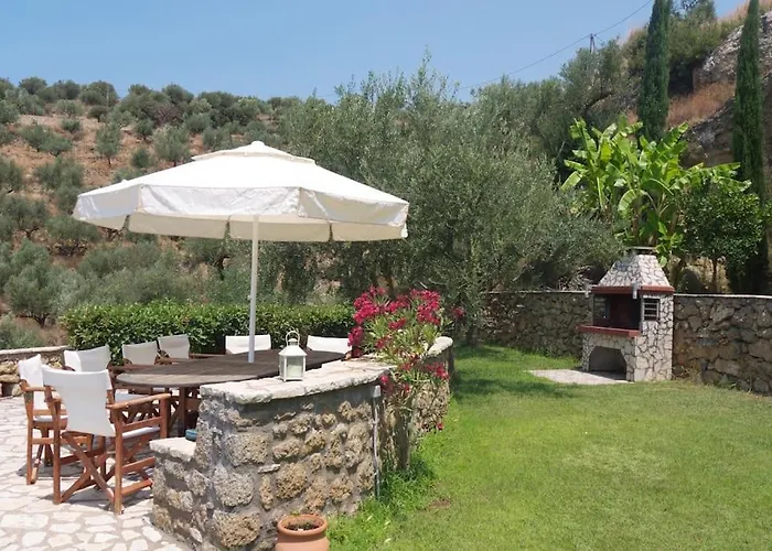 Entire 6 Bed Ensuite - Infinity Pool Megali Mantineia