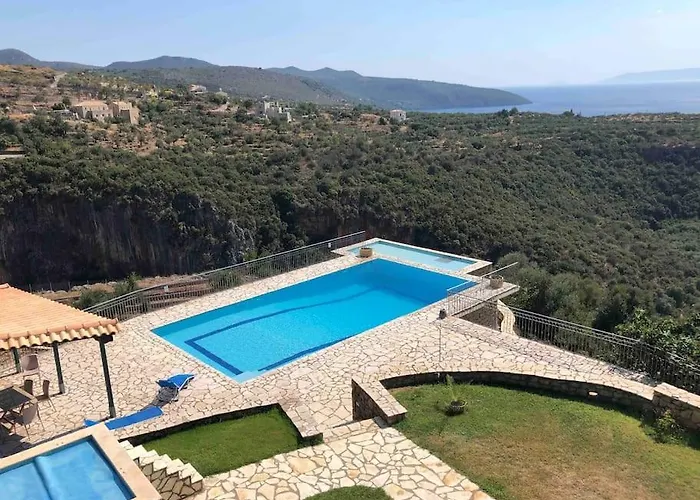 Entire 6 Bed Ensuite - Infinity Pool