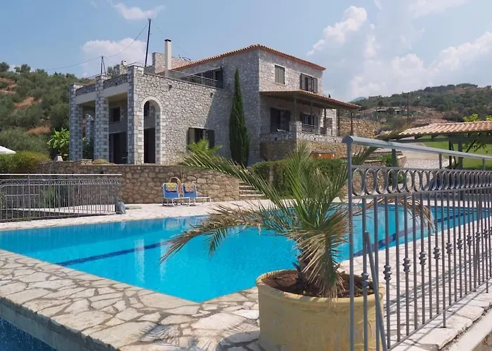 Entire 6 Bed Ensuite - Infinity Pool