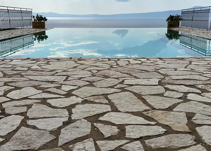 Entire 6 Bed Ensuite - Infinity Pool וילה