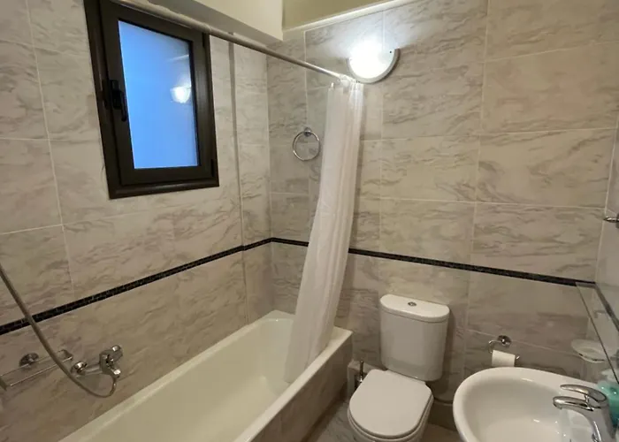 Entire 6 Bed Ensuite - Infinity Pool * Megali Mantineia