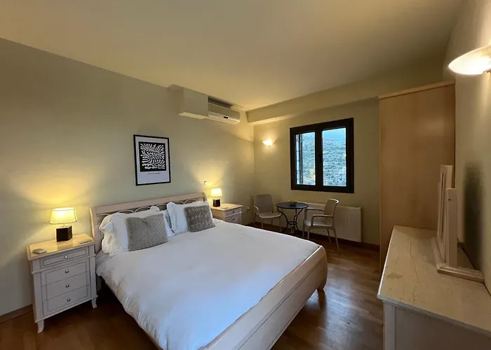 别墅 Entire 6 Bed Ensuite - Infinity Pool Megali Mantineia