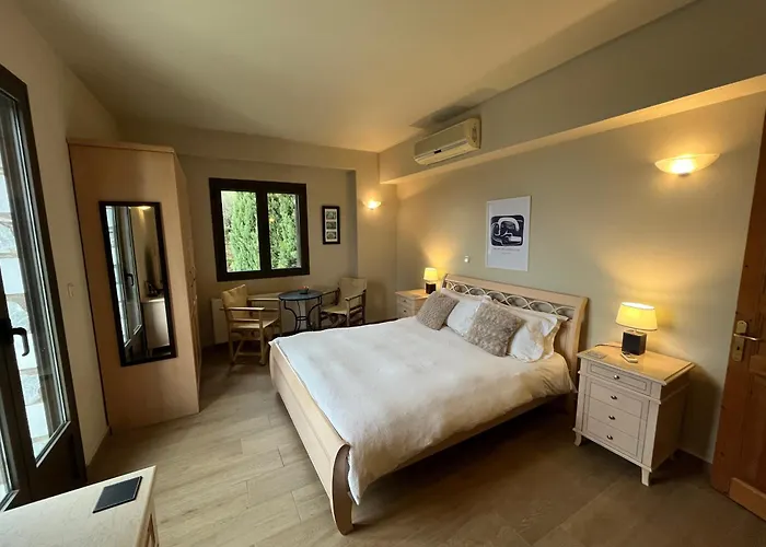 Entire 6 Bed Ensuite - Infinity Pool 别墅 Megali Mantineia